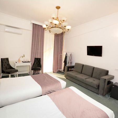 Hotel Andre'S クラヨーヴァ エクステリア 写真