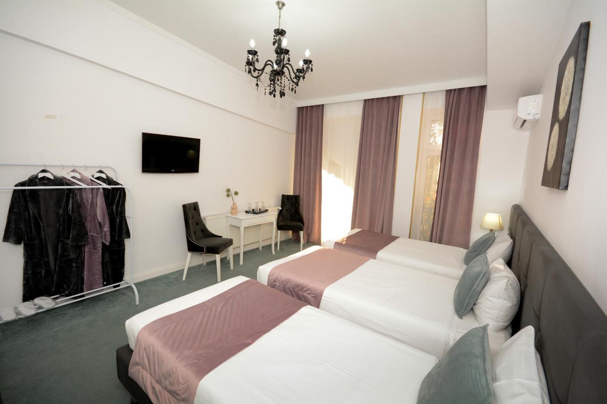 Hotel Andre'S クラヨーヴァ エクステリア 写真