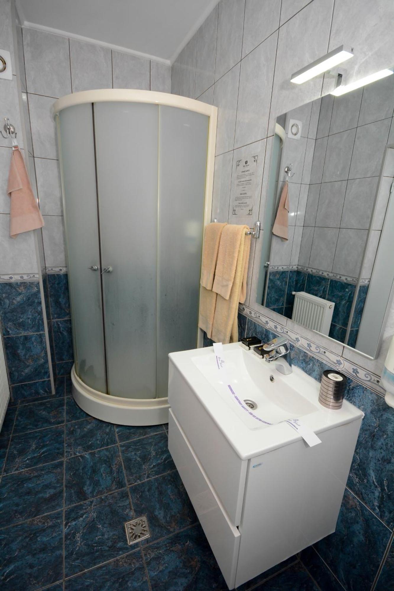 Hotel Andre'S クラヨーヴァ エクステリア 写真