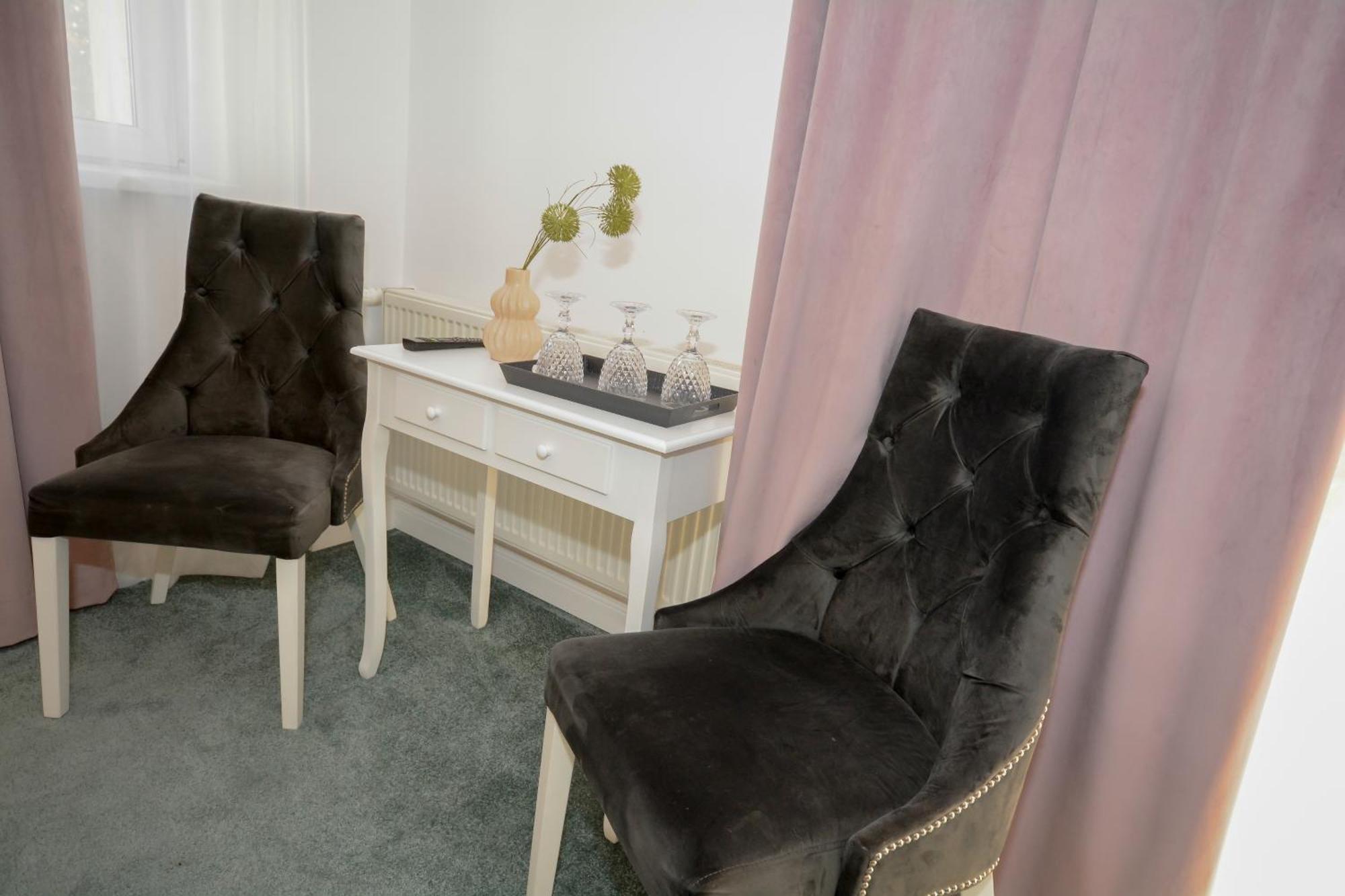Hotel Andre'S クラヨーヴァ エクステリア 写真