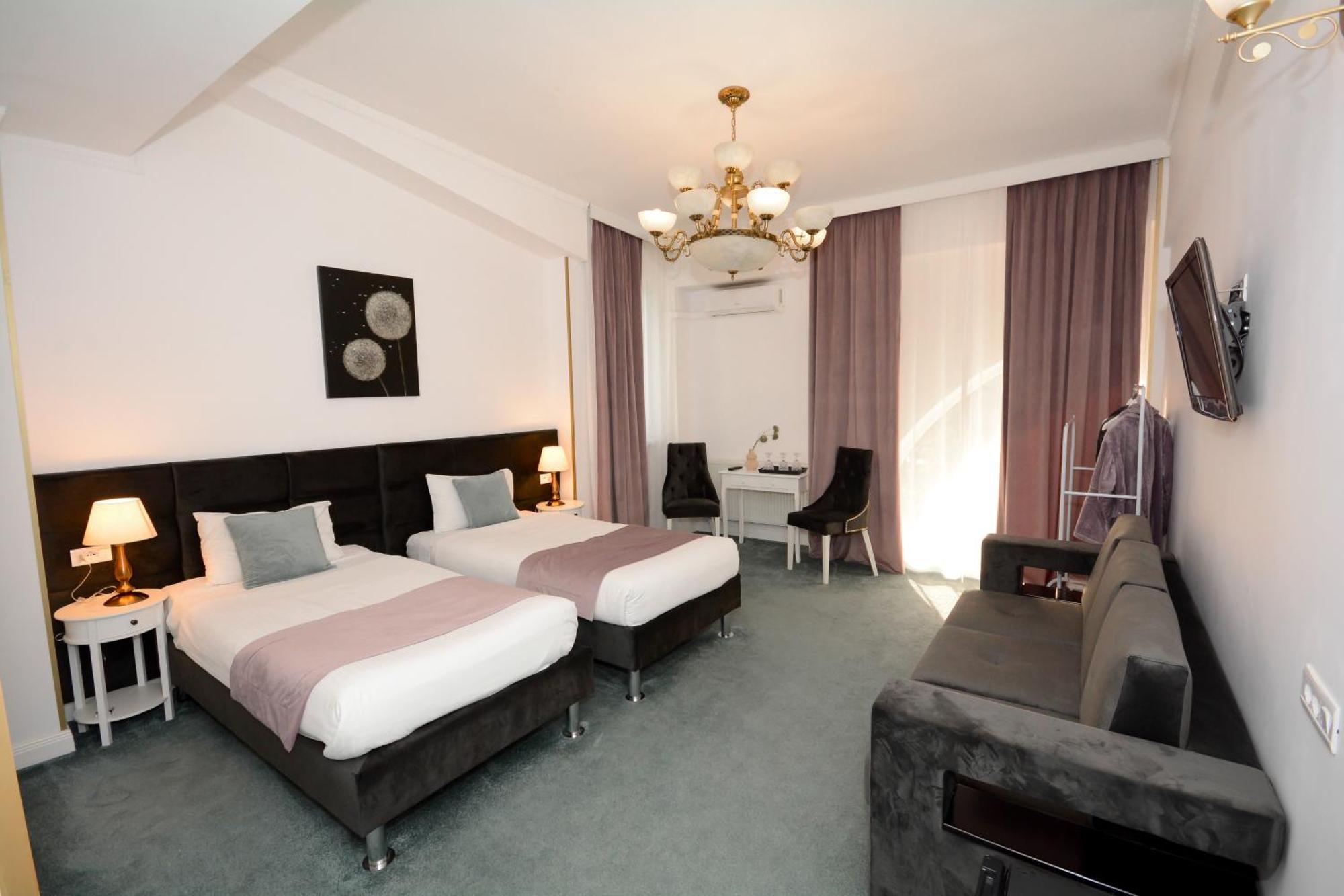 Hotel Andre'S クラヨーヴァ エクステリア 写真