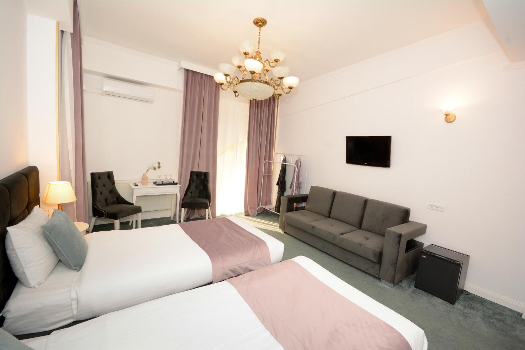 Hotel Andre'S クラヨーヴァ エクステリア 写真