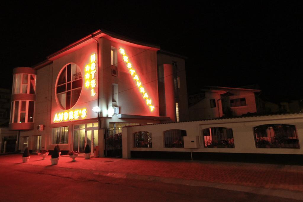 Hotel Andre'S クラヨーヴァ エクステリア 写真