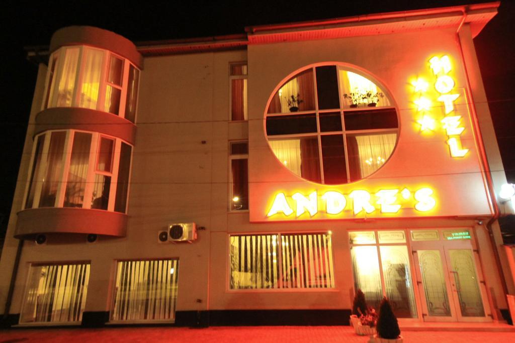 Hotel Andre'S クラヨーヴァ エクステリア 写真